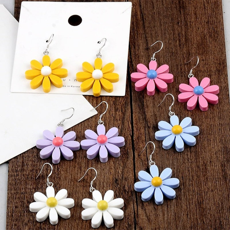 Daisy Earrings, Retro Earrings, Daisy Dangle Earrings, Flower Earrings, 60s inspired earrings